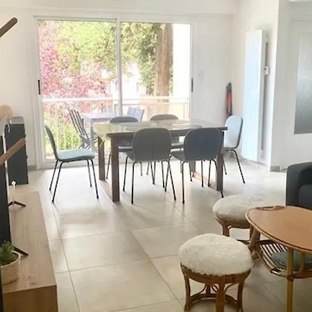 Tres Bel F3 Avec Balcon - Fr-1-703-217